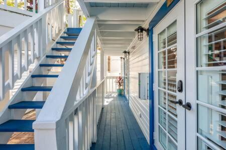  | NEW Birds of a Feather at Custom House Inn