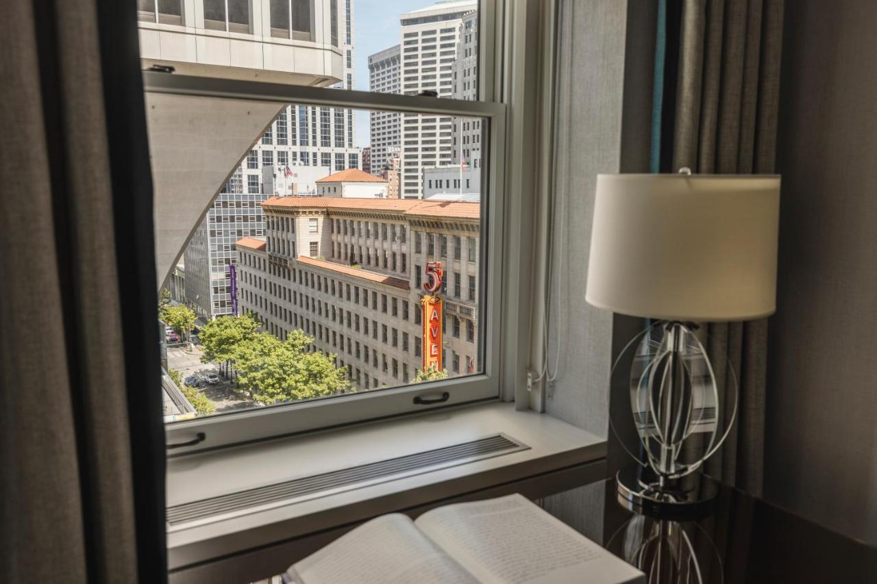 Deluxe King Corner Room at Fairmont Olympic Hotel