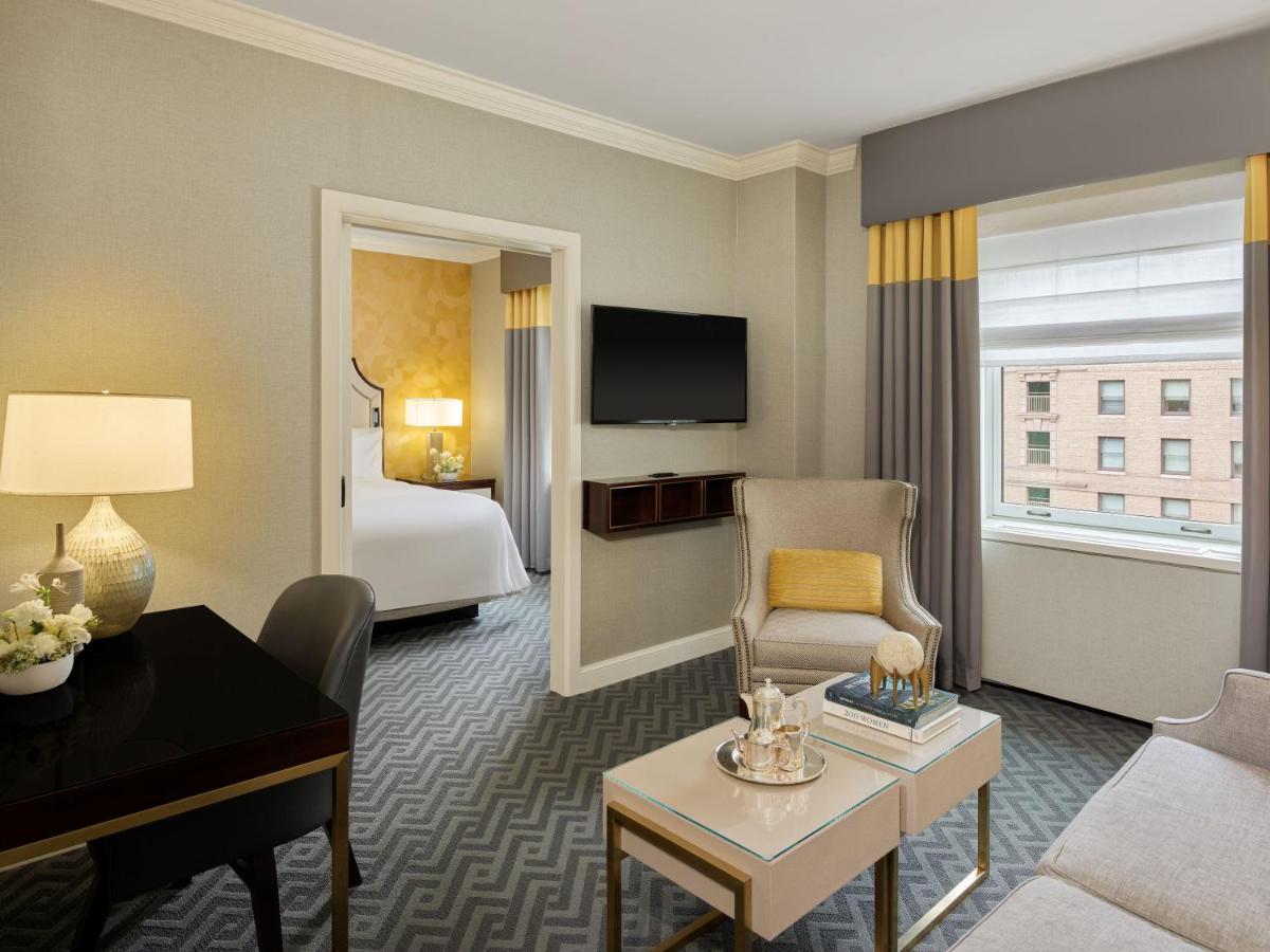 Signature Deluxe Executive King Suite at Fairmont Olympic Hotel