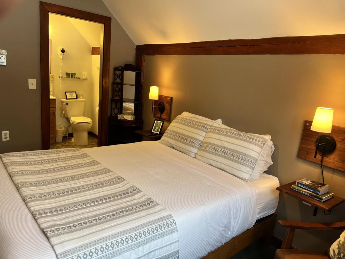 Queen Room at Cranmore Mountain Lodge Bed & Breakfast