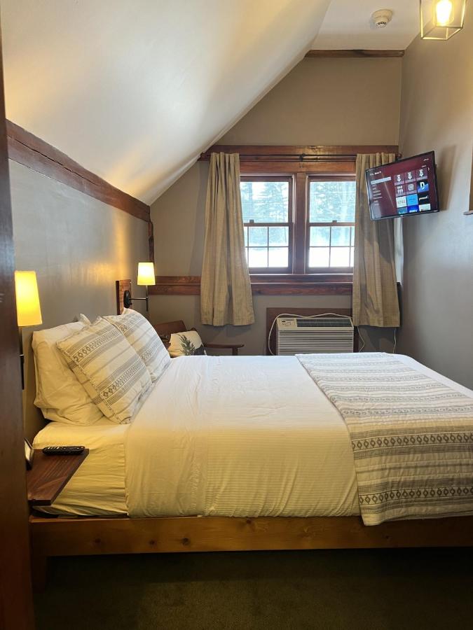 Queen Room at Cranmore Mountain Lodge Bed & Breakfast