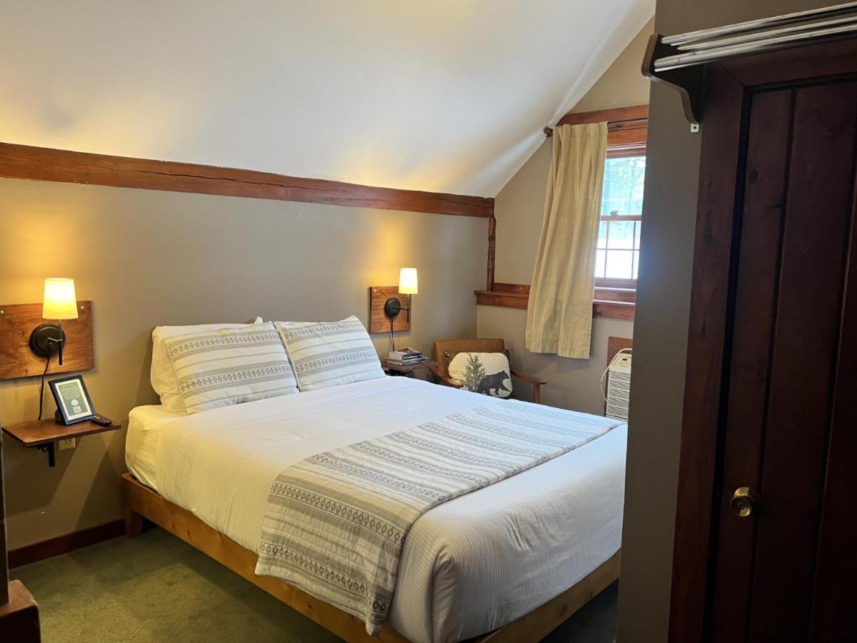 Queen Room at Cranmore Mountain Lodge Bed & Breakfast
