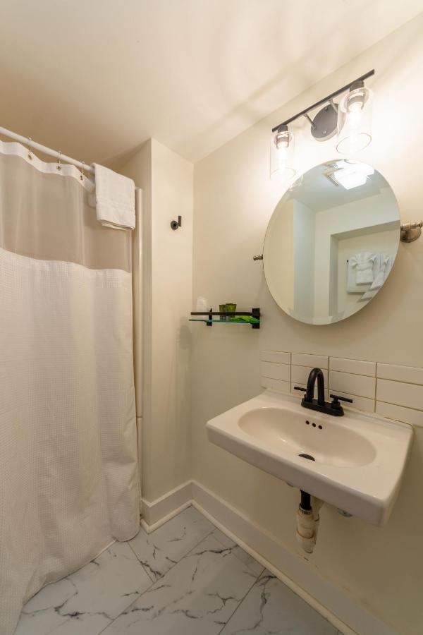Standard King Room at Cranmore Mountain Lodge Bed & Breakfast