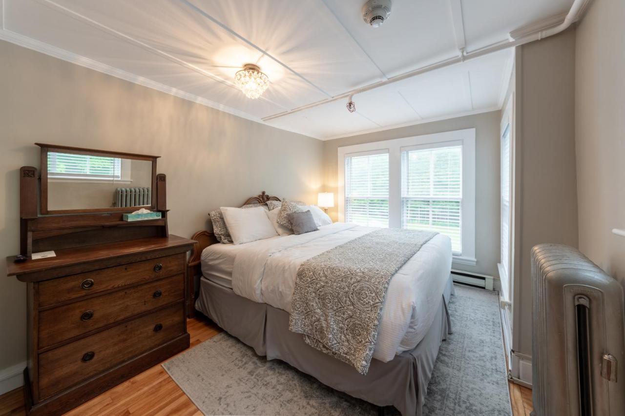 Standard King Room at Cranmore Mountain Lodge Bed & Breakfast