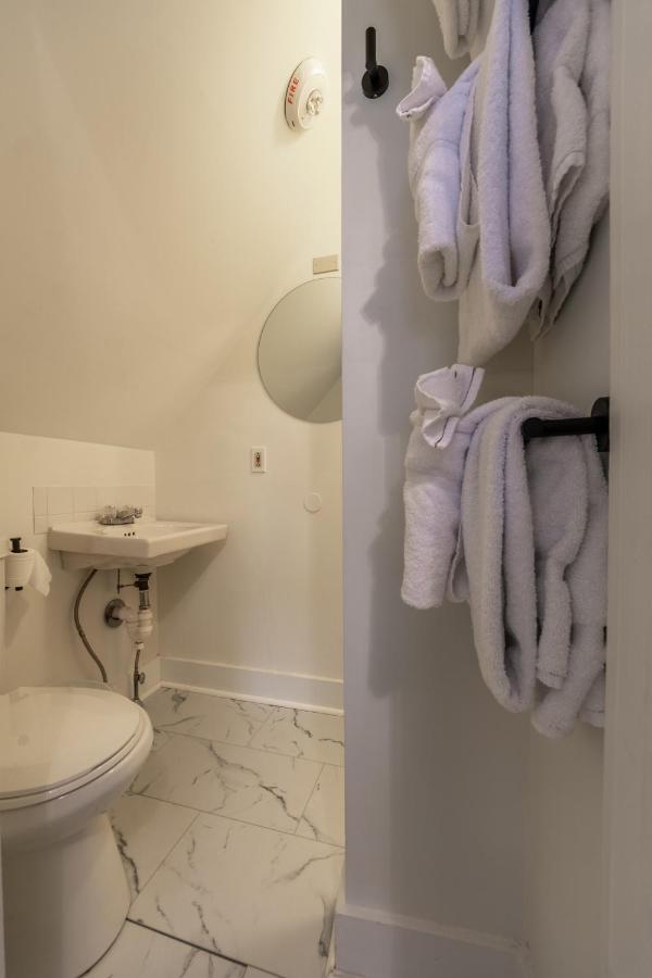 Comfort Quadruple Room at Cranmore Mountain Lodge Bed & Breakfast