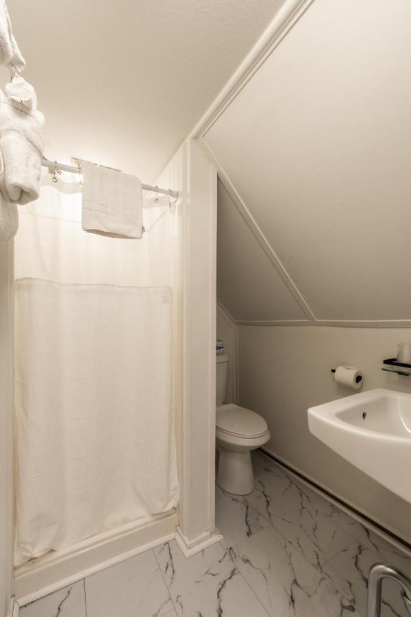 Triple Room with Private External Bathroom at Cranmore Mountain Lodge Bed & Breakfast
