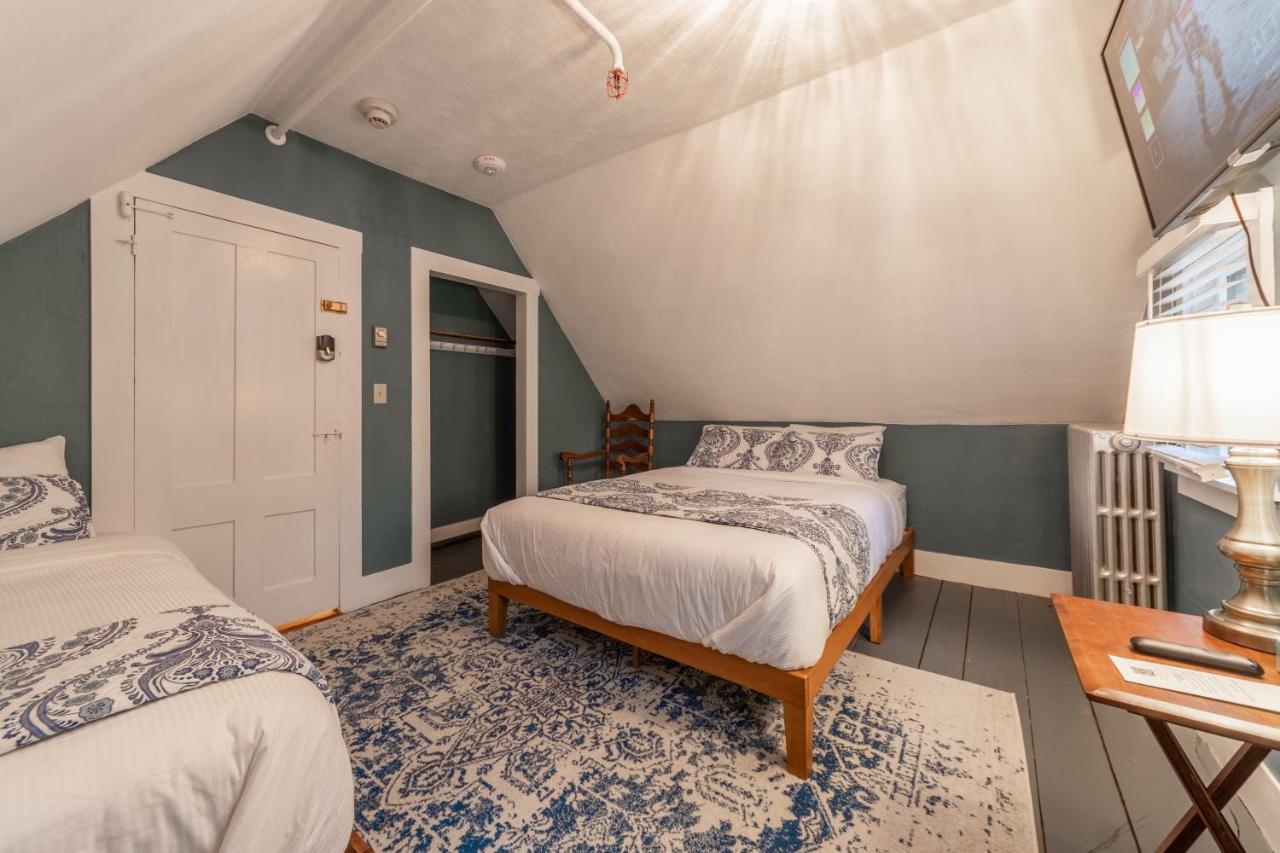 Triple Room with Private External Bathroom at Cranmore Mountain Lodge Bed & Breakfast