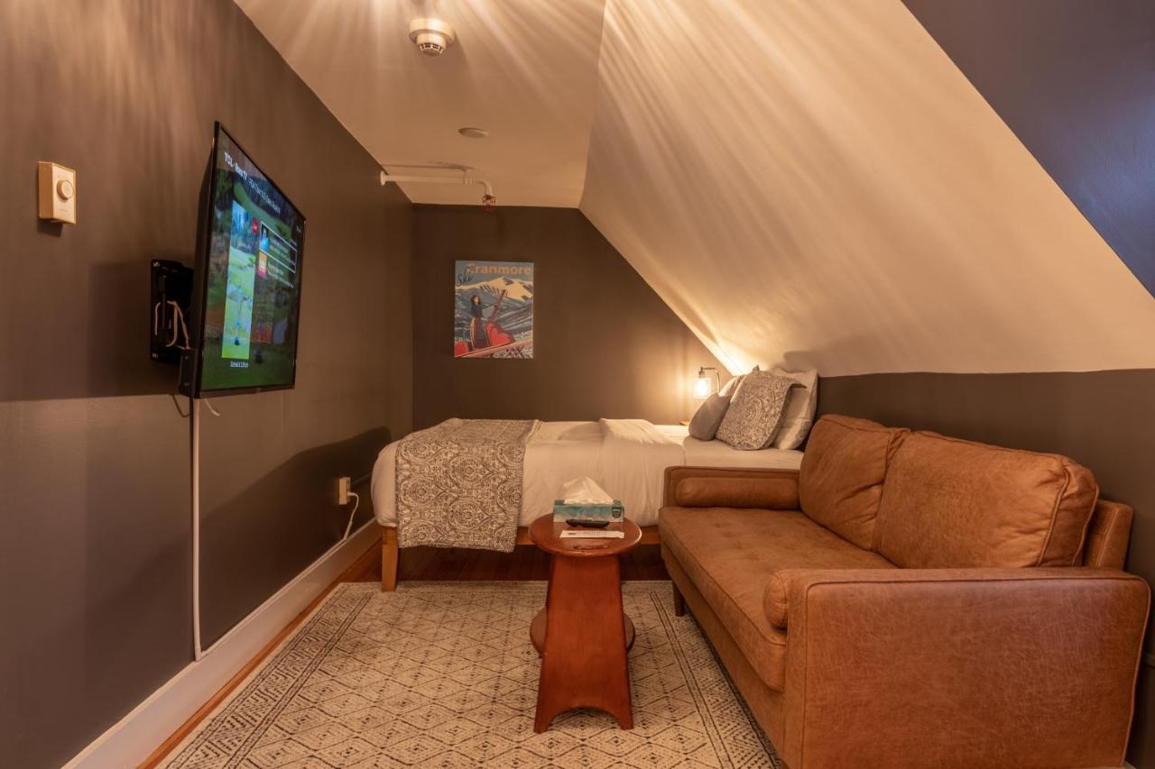 Economy Double Room at Cranmore Mountain Lodge Bed & Breakfast