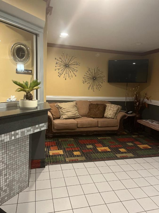 | Regency Inn & Suites
