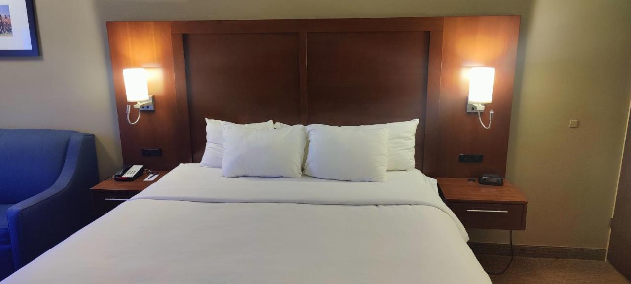 Standard King Room with Sofa Bed - Non-Smoking at Comfort Inn Lancaster at Rockvale