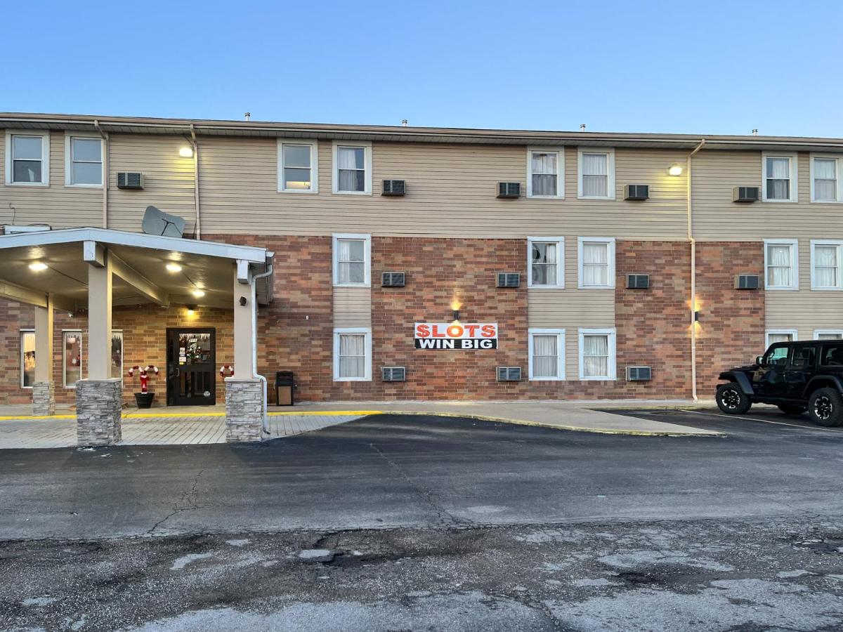  | Super 8 by Wyndham Litchfield