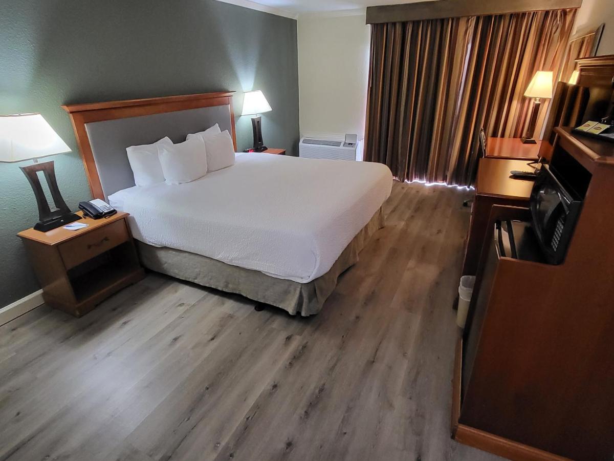 King Room with Roll-In Shower - Mobility Access/Non-Smoking at Ramada by Wyndham Houston Intercontinental Airport East