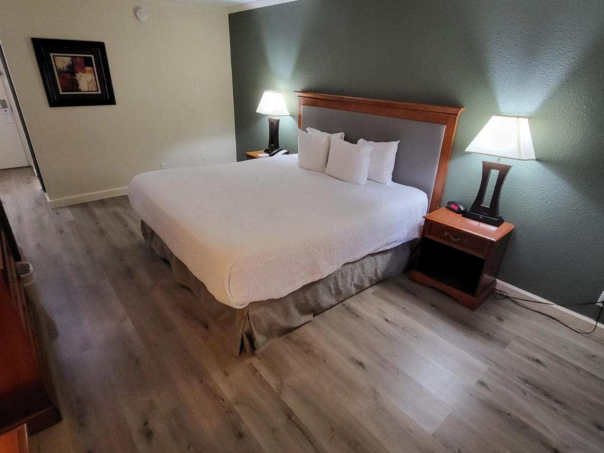 King Room with Roll-In Shower - Mobility Access/Non-Smoking at Ramada by Wyndham Houston Intercontinental Airport East
