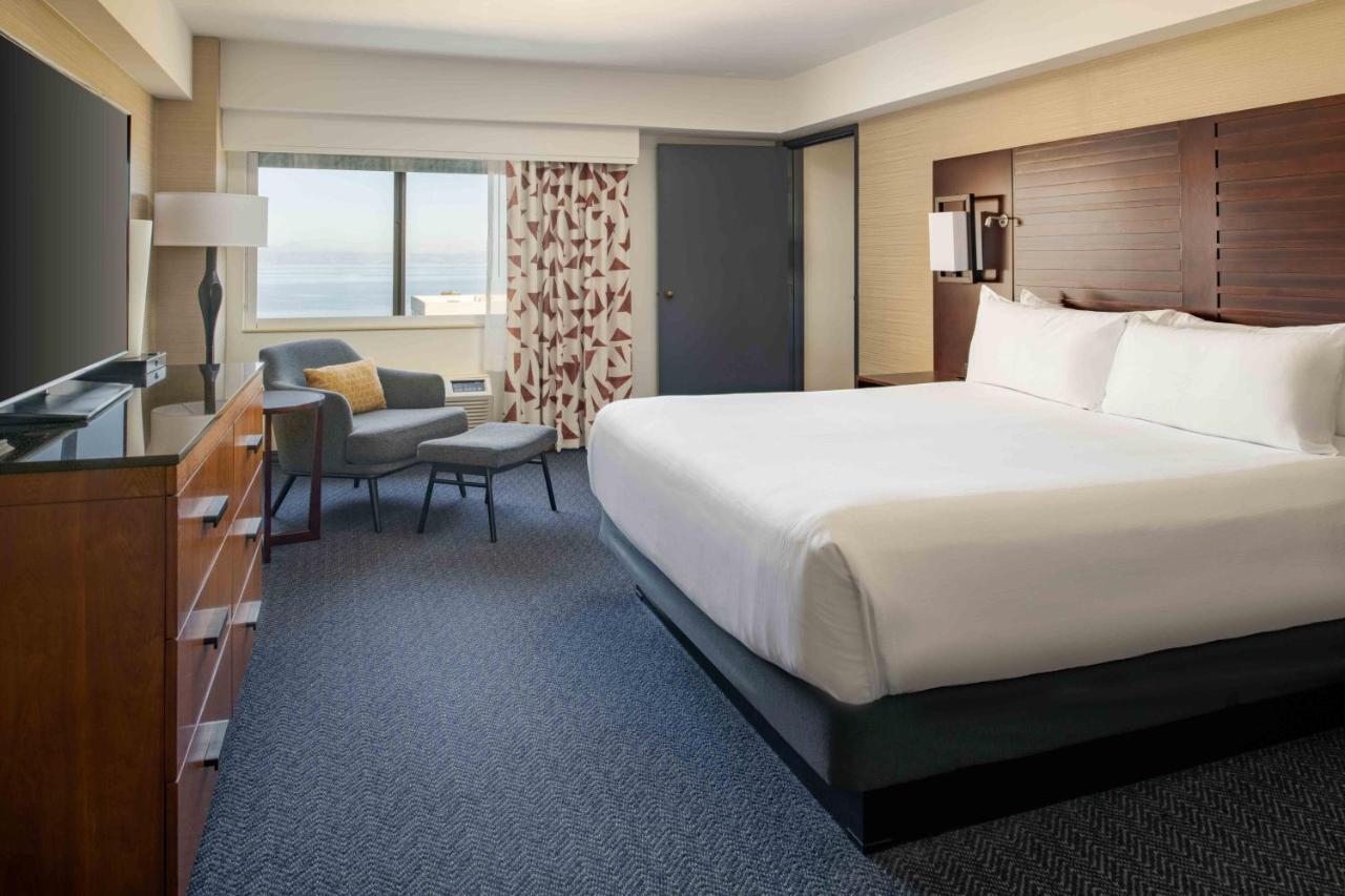 King Suite at DoubleTree by Hilton San Francisco Airport