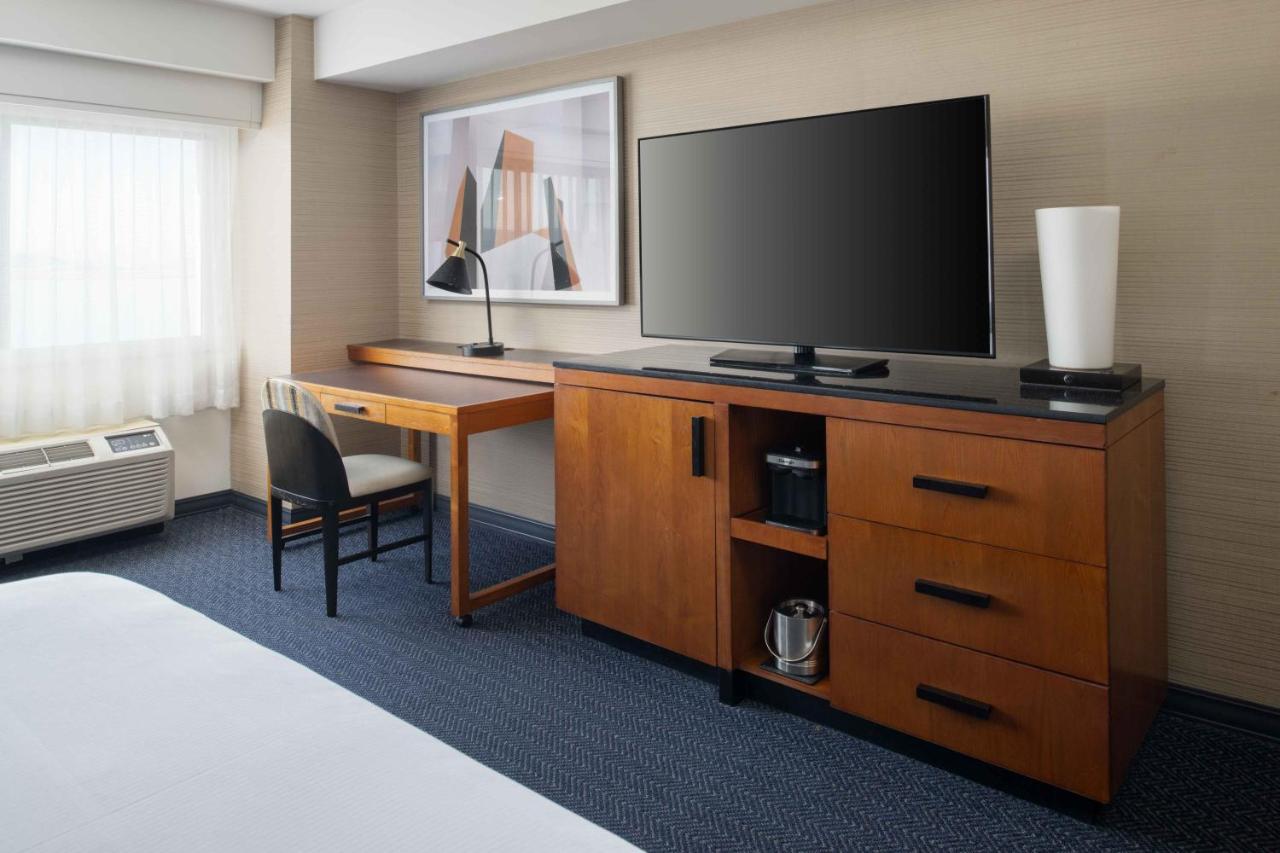 King Room with Disability Access at DoubleTree by Hilton San Francisco Airport