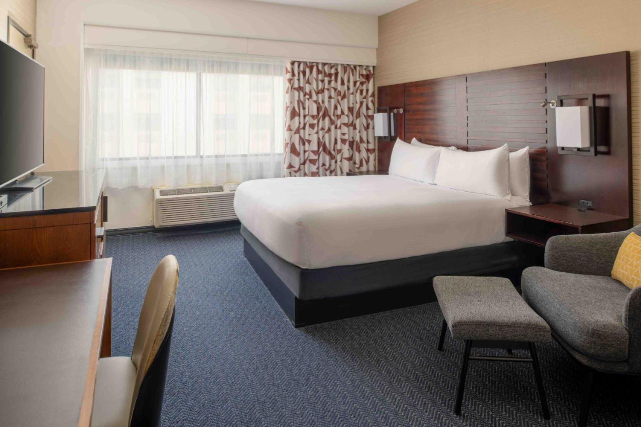 King Room - Non-Smoking at DoubleTree by Hilton San Francisco Airport