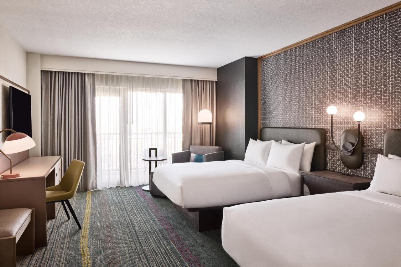 | Renaissance Phoenix Glendale Hotel & Spa