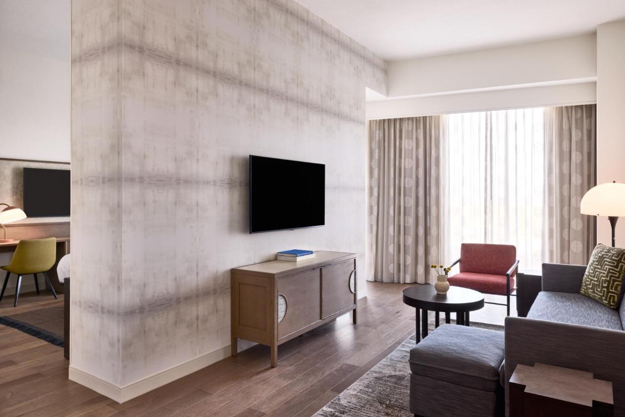 | Renaissance Phoenix Glendale Hotel & Spa