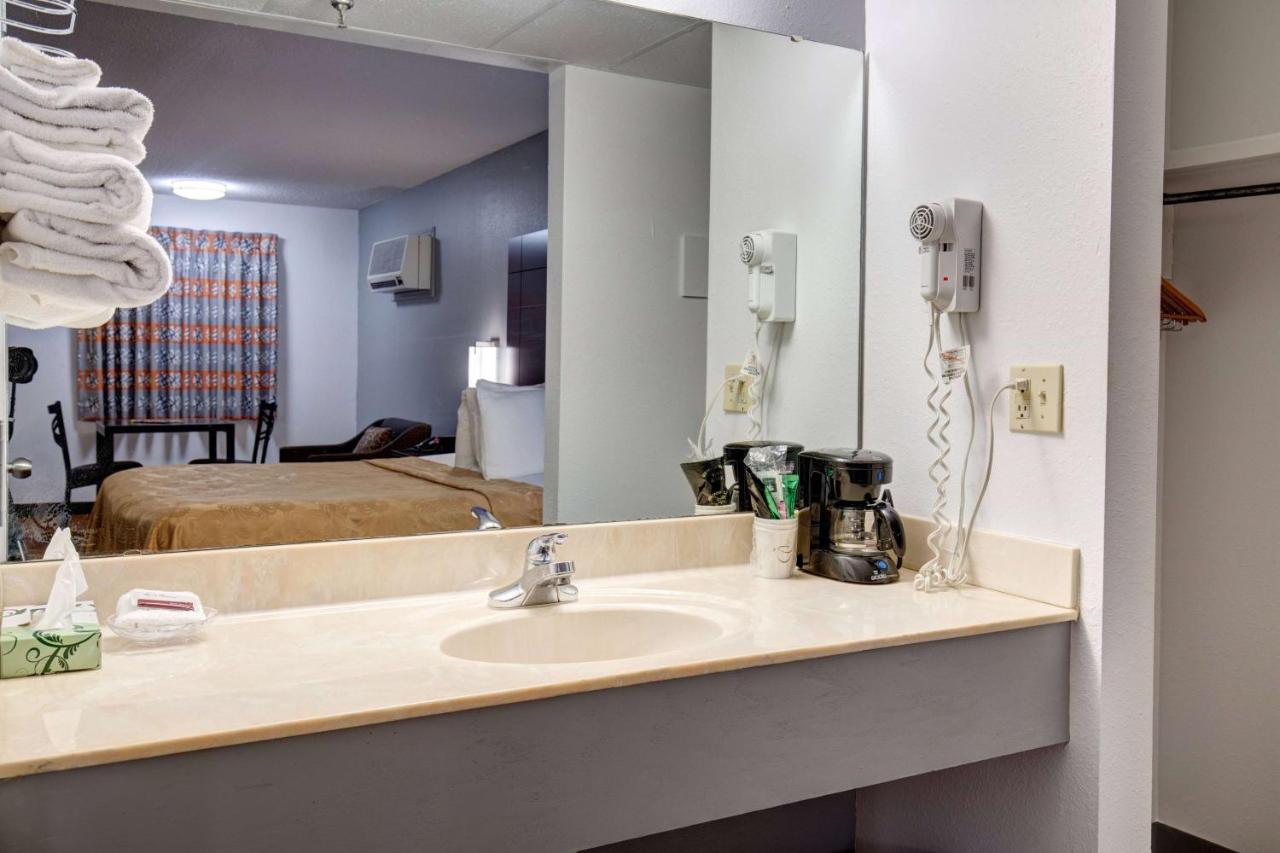 | Southern Oaks Inn Near IMAX