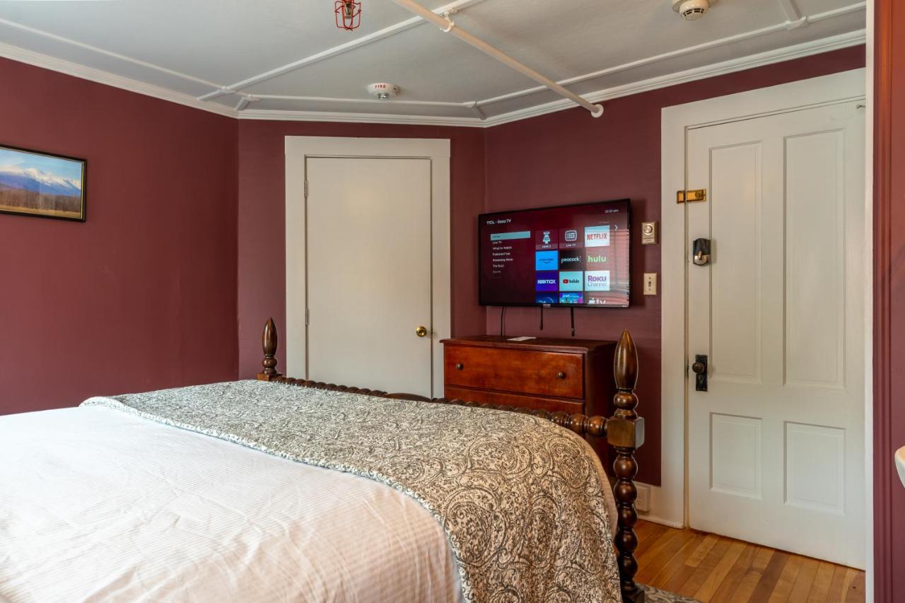 Traditional Queen Room - Adults Only at Cranmore Mountain Lodge Bed & Breakfast