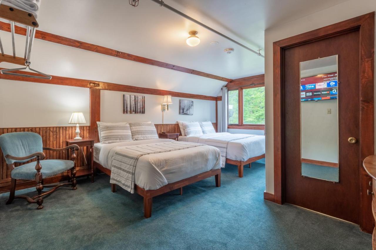 Deluxe Room at Cranmore Mountain Lodge Bed & Breakfast