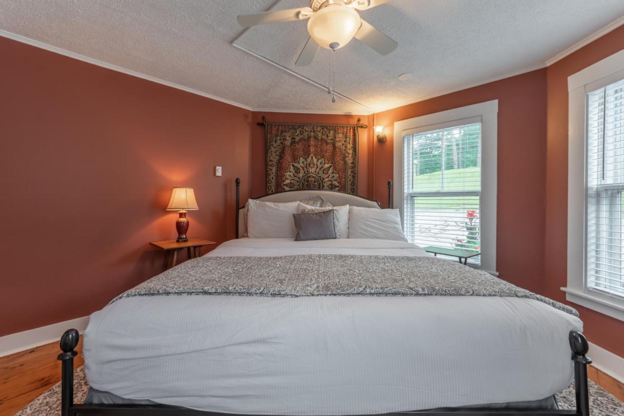 Suite with Spa Bath at Cranmore Mountain Lodge Bed & Breakfast