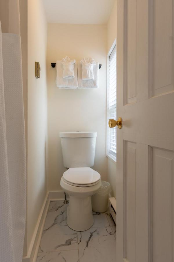 King Room at Cranmore Mountain Lodge Bed & Breakfast