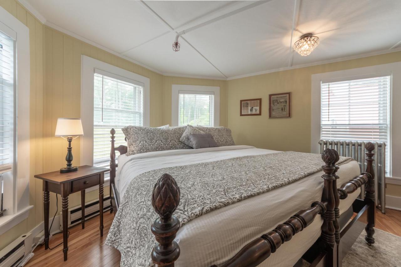King Room at Cranmore Mountain Lodge Bed & Breakfast