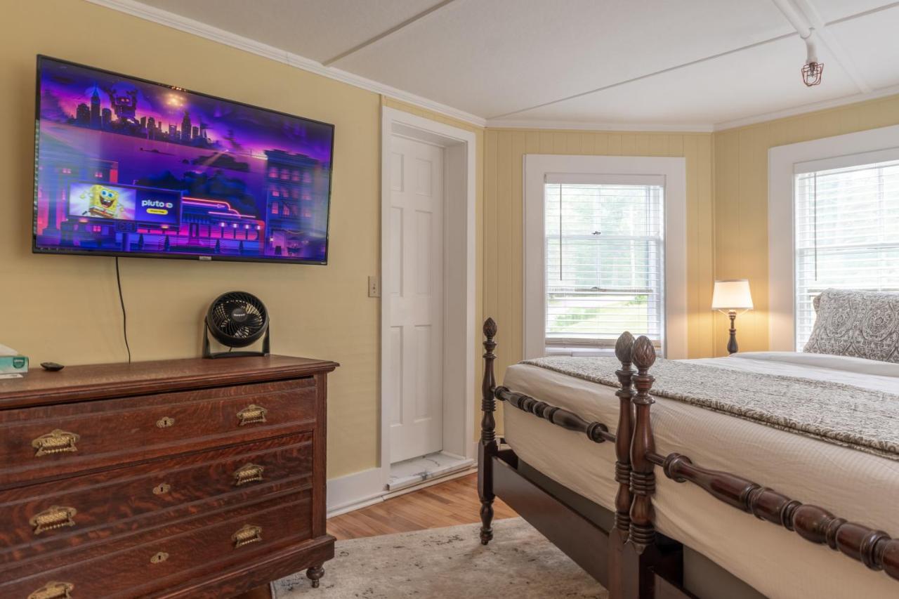 King Room at Cranmore Mountain Lodge Bed & Breakfast