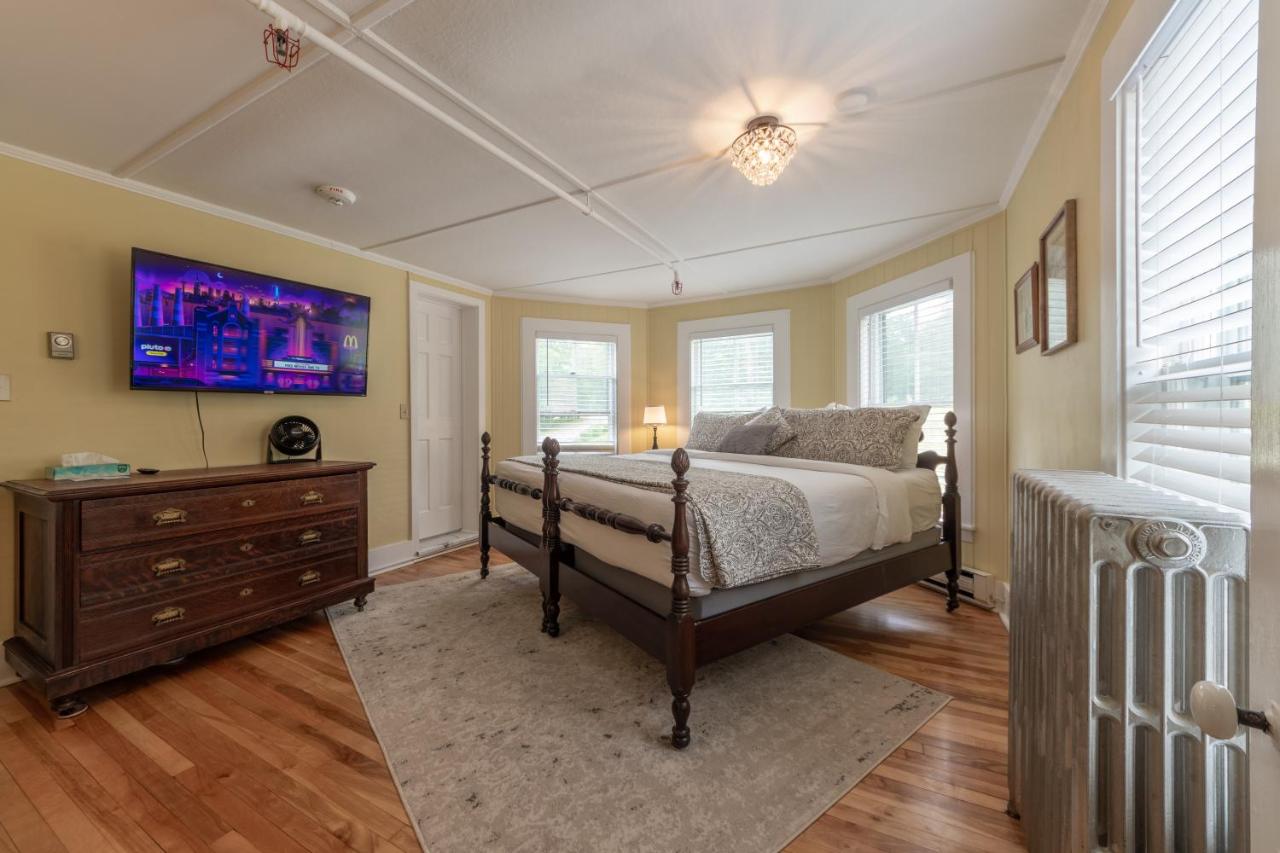 King Room at Cranmore Mountain Lodge Bed & Breakfast