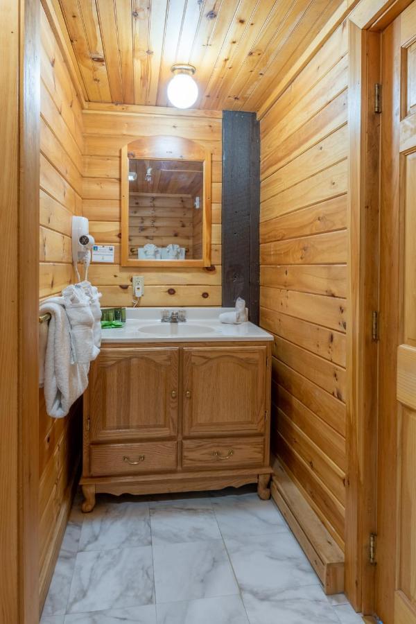 Two-Bedroom Suite - First Floor at Cranmore Mountain Lodge Bed & Breakfast