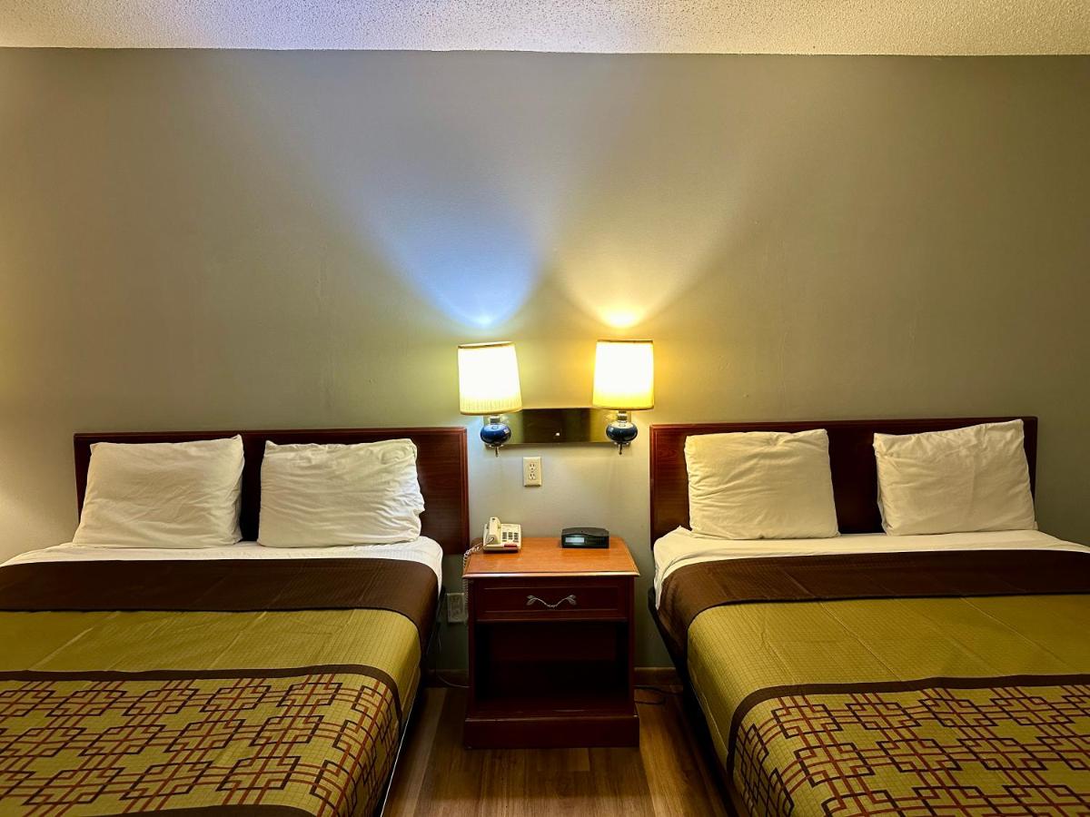  | Thunderbird Motor Inn