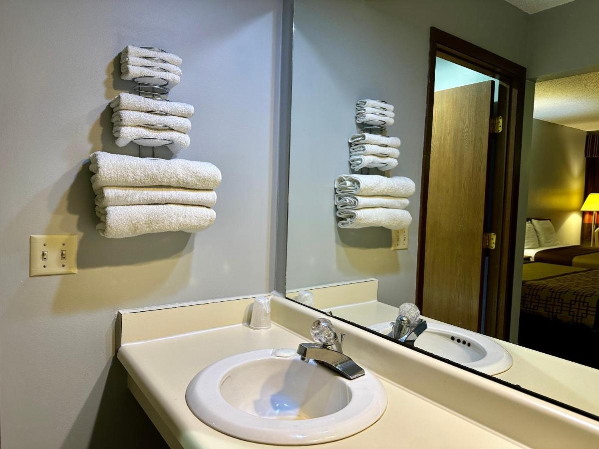  | Thunderbird Motor Inn