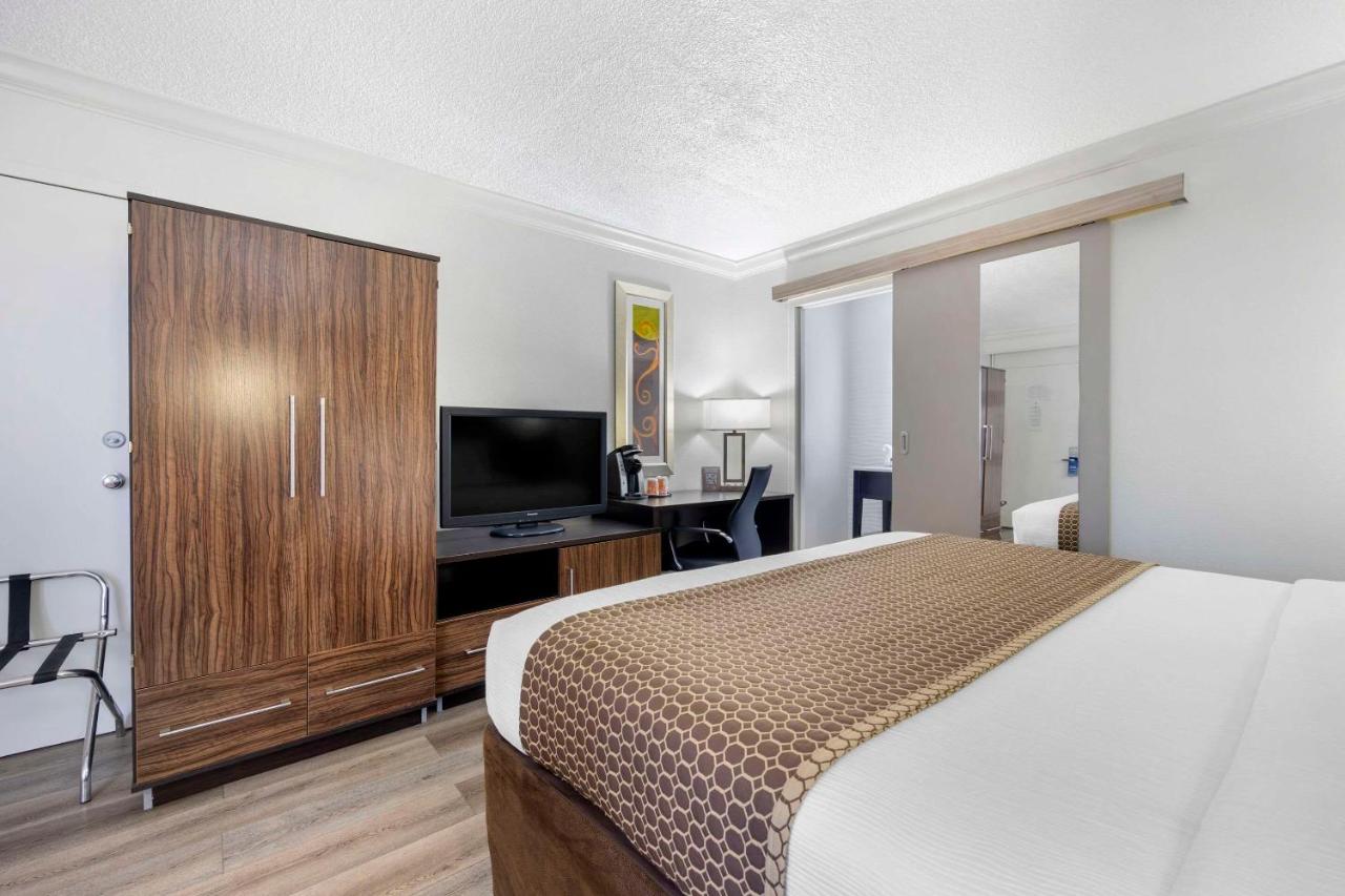 King Room at The Capitol Hotel Downtown, an Ascend Collection Hotel