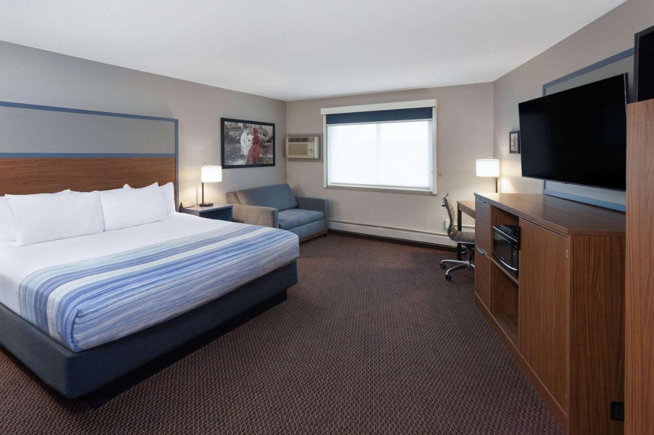 Superior King Room - Non-Smoking at AmericInn by Wyndham New Richmond