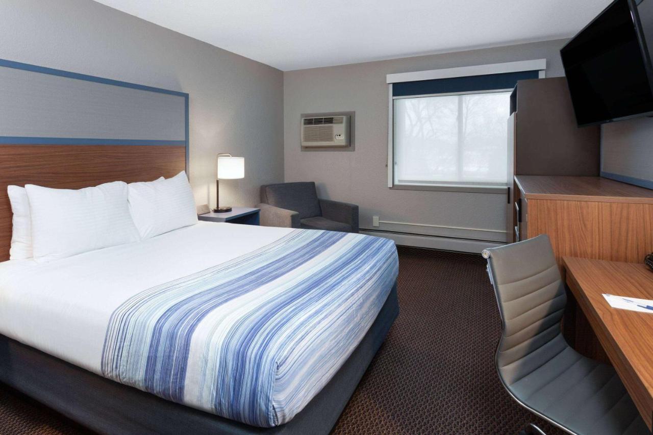 Queen Room - Non-Smoking at AmericInn by Wyndham New Richmond