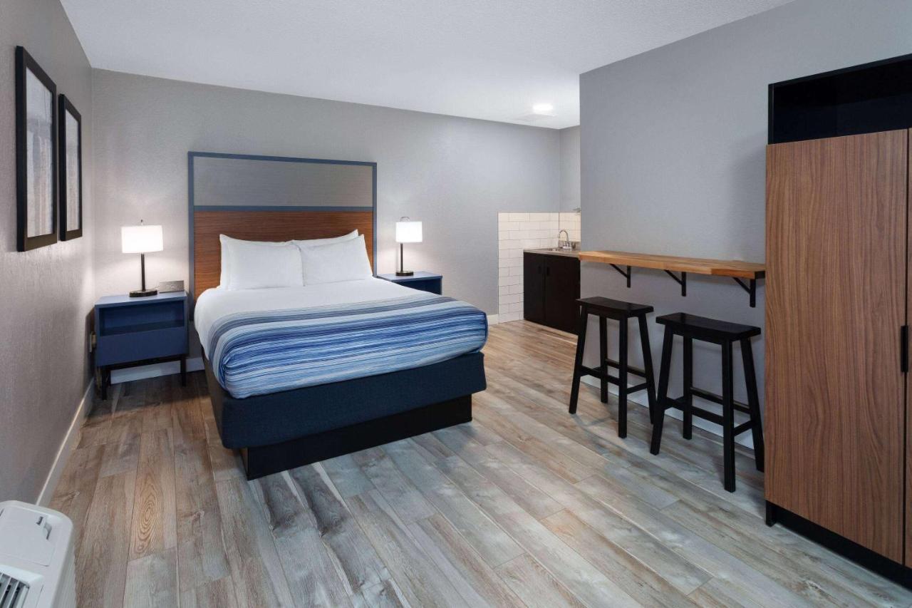 Deluxe Queen Room - Non-Smoking at AmericInn by Wyndham New Richmond
