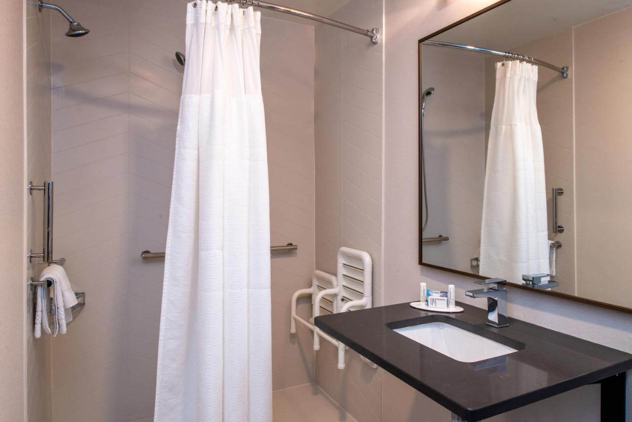 | Fairfield Inn & Suites Greensboro Wendover