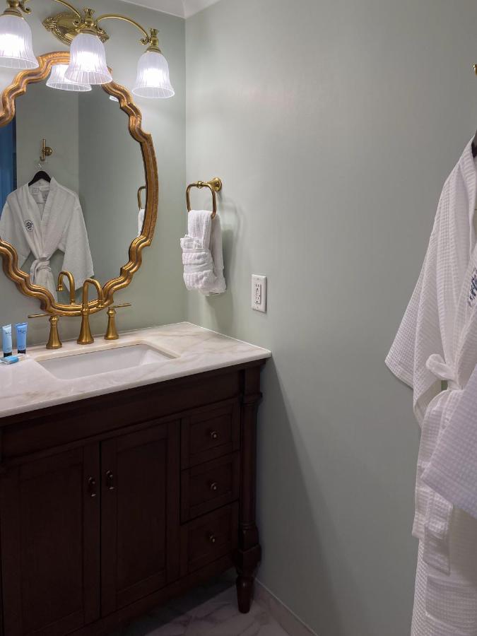 | Eliza Thompson House, Historic Inns of Savannah Collection