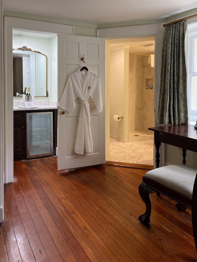 | Eliza Thompson House, Historic Inns of Savannah Collection