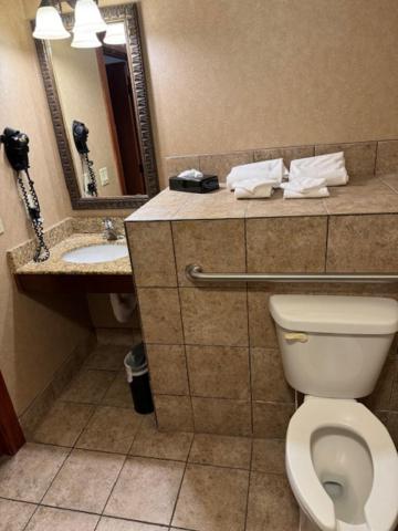 King Room - Accessible/Non-Smoking at Comfort Inn & Suites Lincoln City