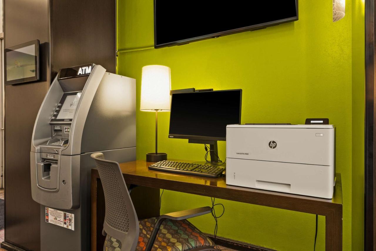 | Best Western The Plaza Hotel - Free Breakfast