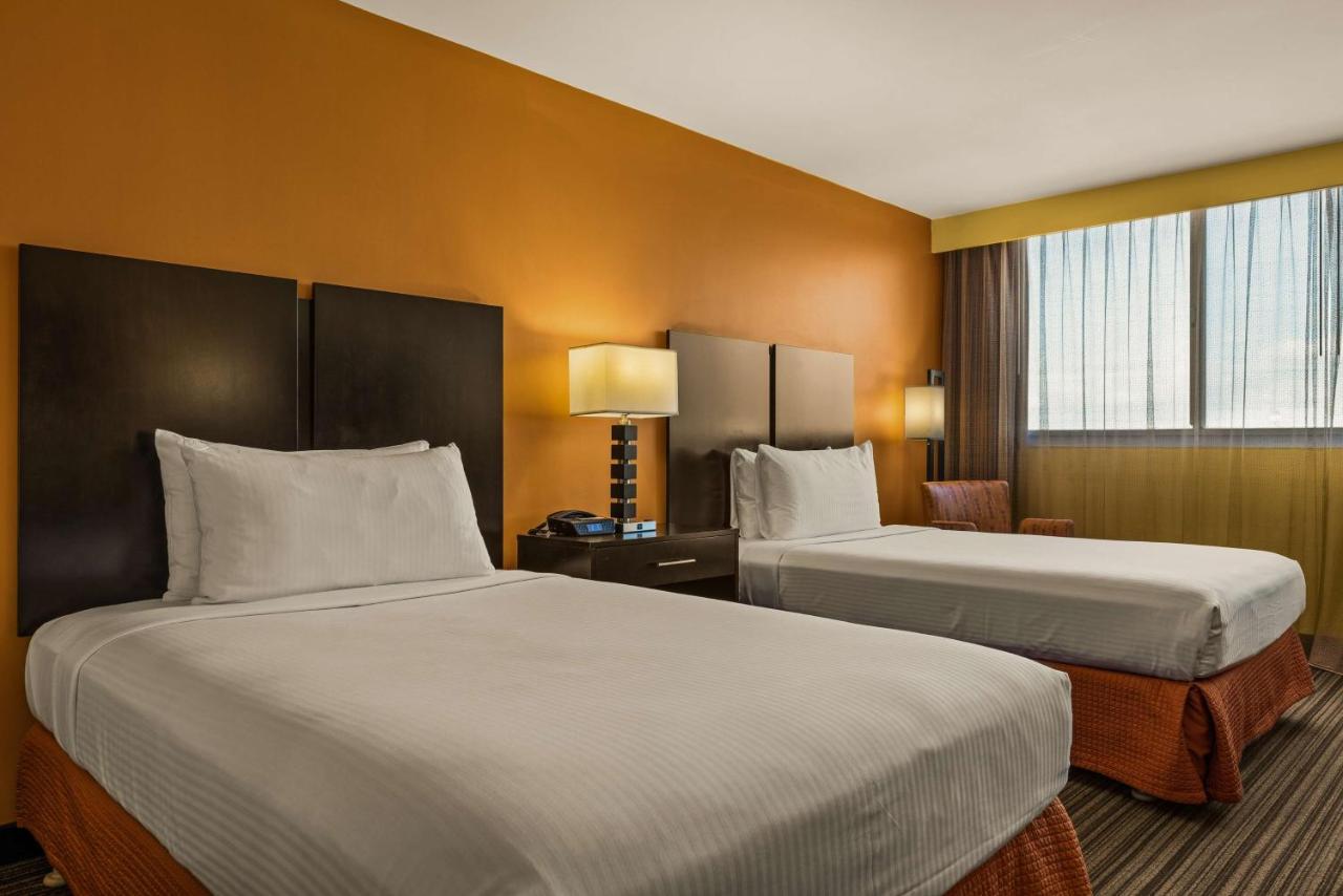 | Best Western The Plaza Hotel - Free Breakfast
