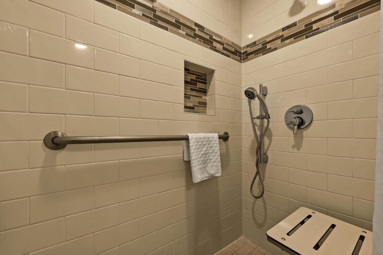 | Best Western The Plaza Hotel - Free Breakfast