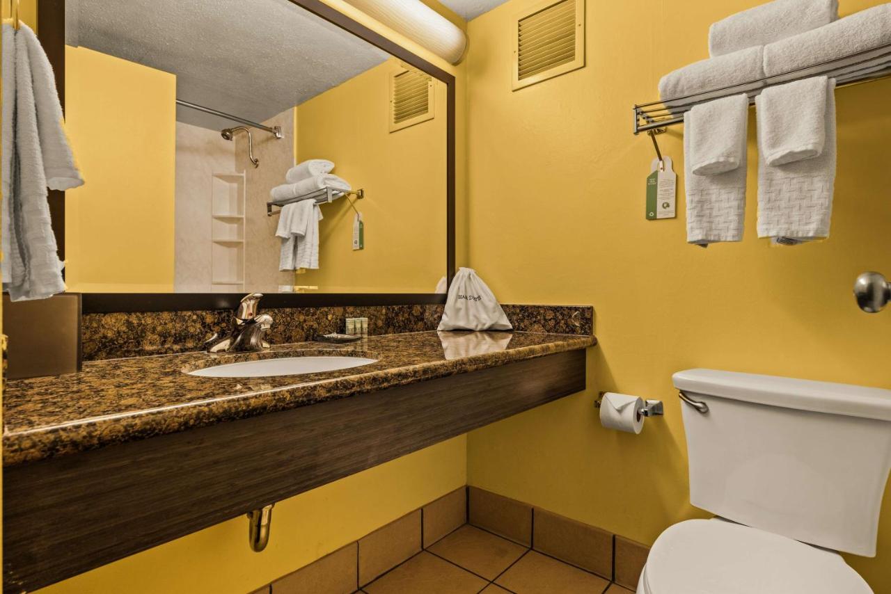 | Best Western The Plaza Hotel - Free Breakfast