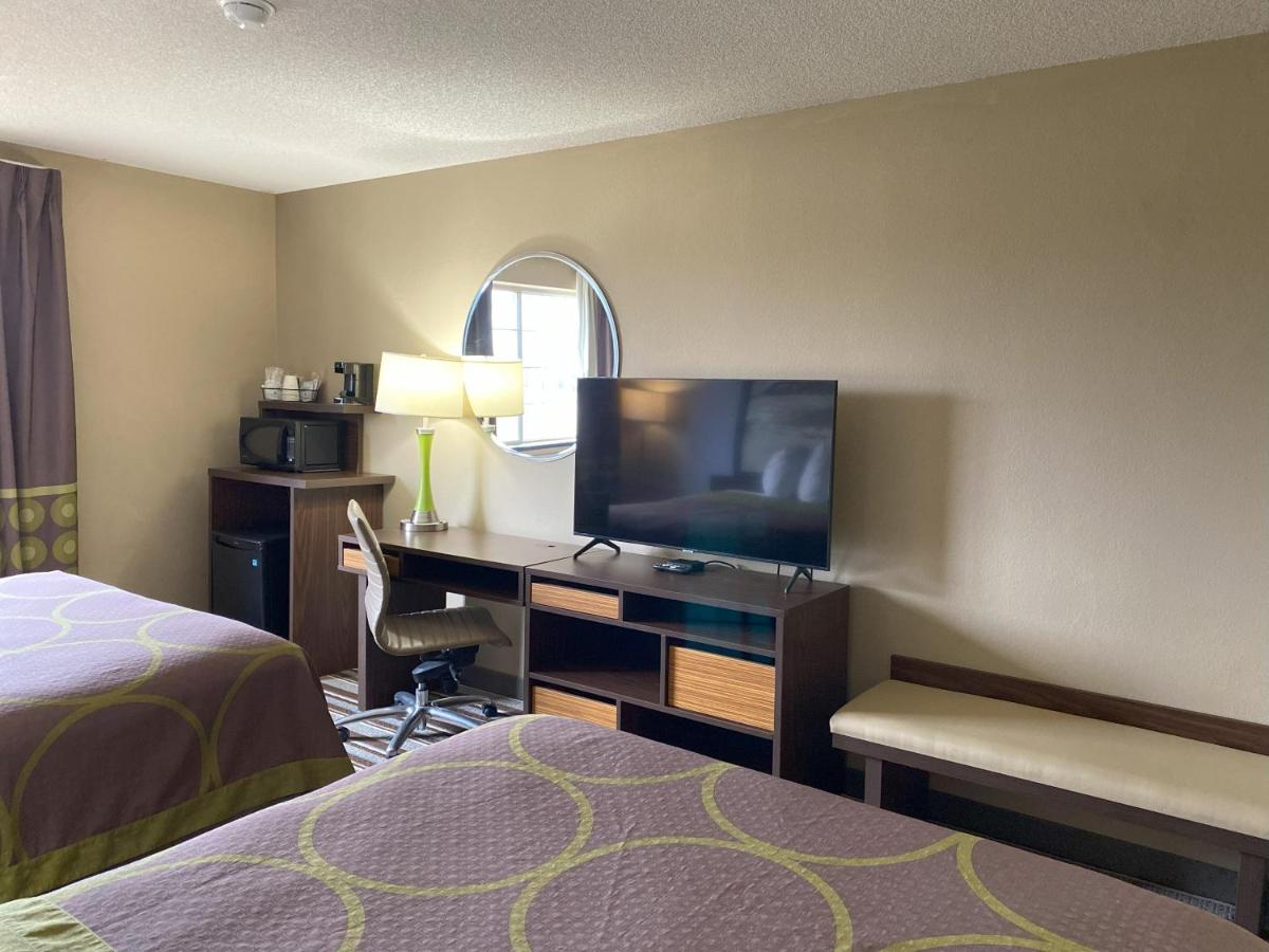 | Super 8 by Wyndham Winfield-Quail Ridge Area