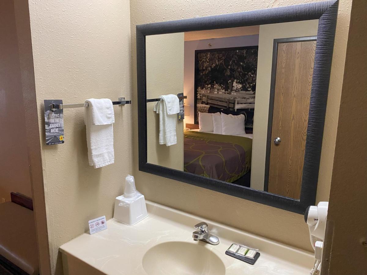 | Super 8 by Wyndham Winfield-Quail Ridge Area