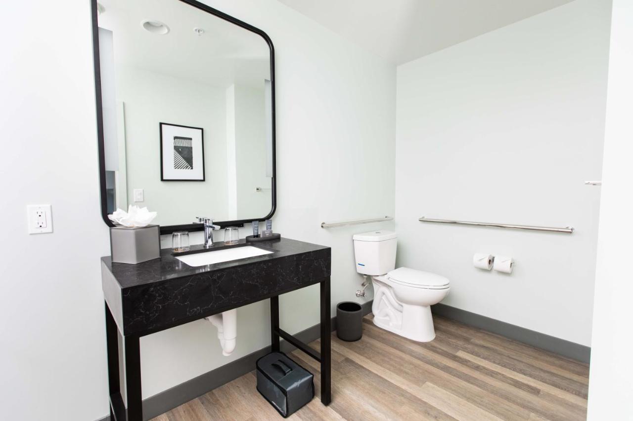 King Room - Disability Access at voco The Darwin - Atlanta Midtown by IHG