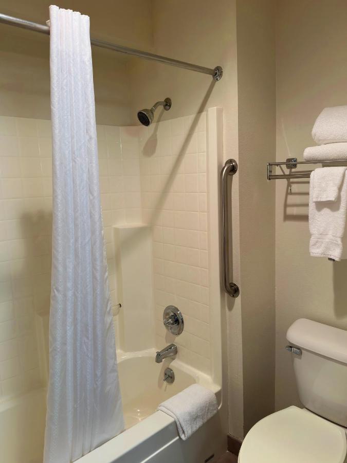 Queen Room with Two Queen Beds - Non-Smoking at Peppermill Empress Inn