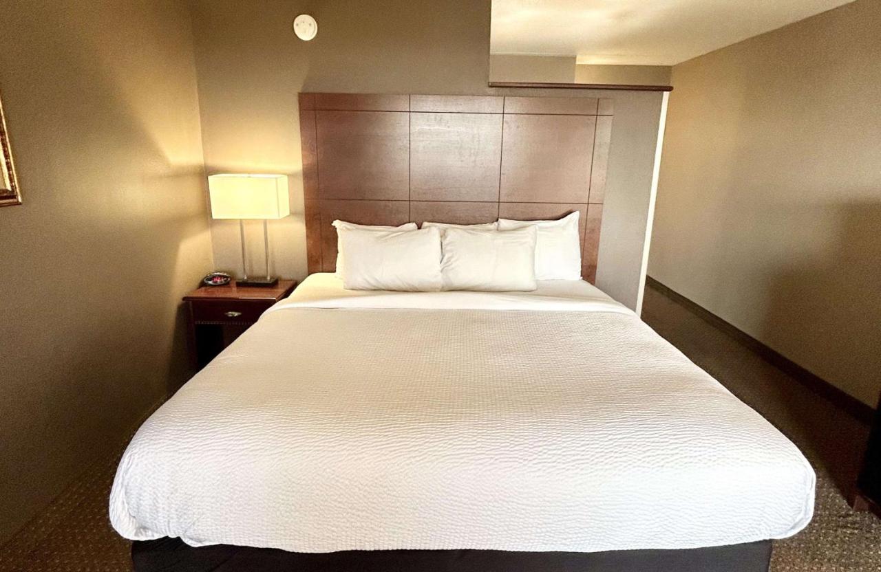 King Room - Non-Smoking at Best Western Plus Kelly Inn